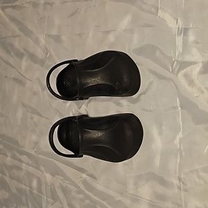 Black Unisex Crocs, sz 6 mens, sz 8 wmn